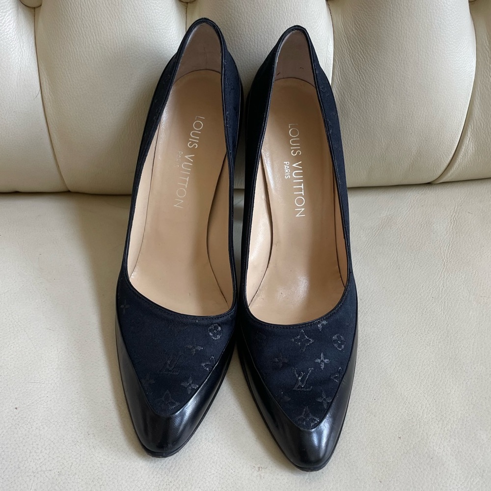 Vintage Classy Louis Vuitton Leather LV Satin Pumps Heels